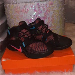 Nike Lebron Soldier IX